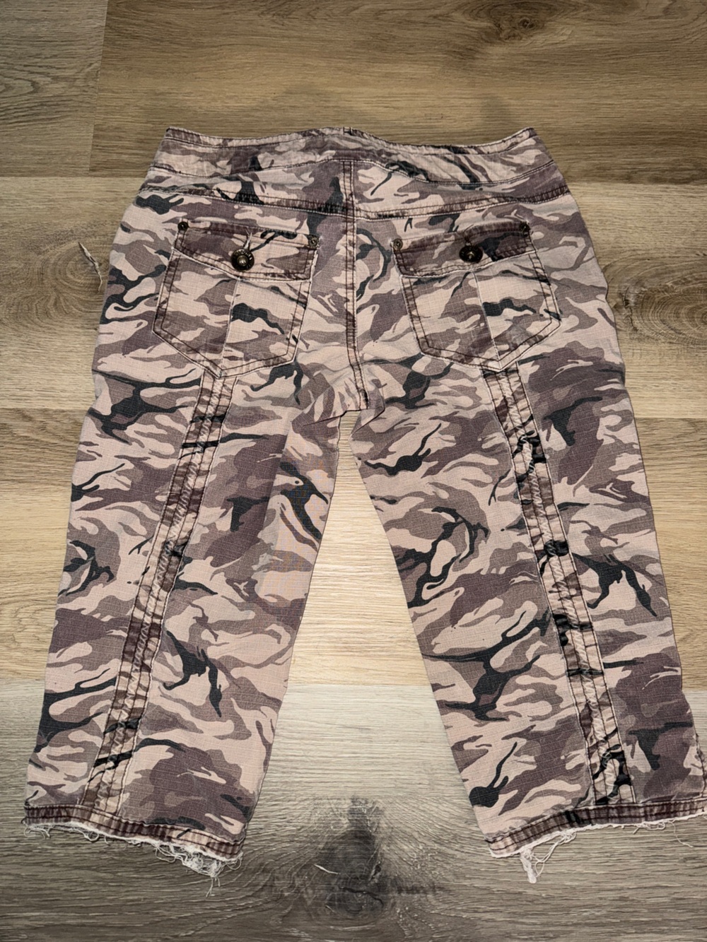 Vintage 2000s Y2K Arizona Jean Co Camo Capris - Picture 2 of 4